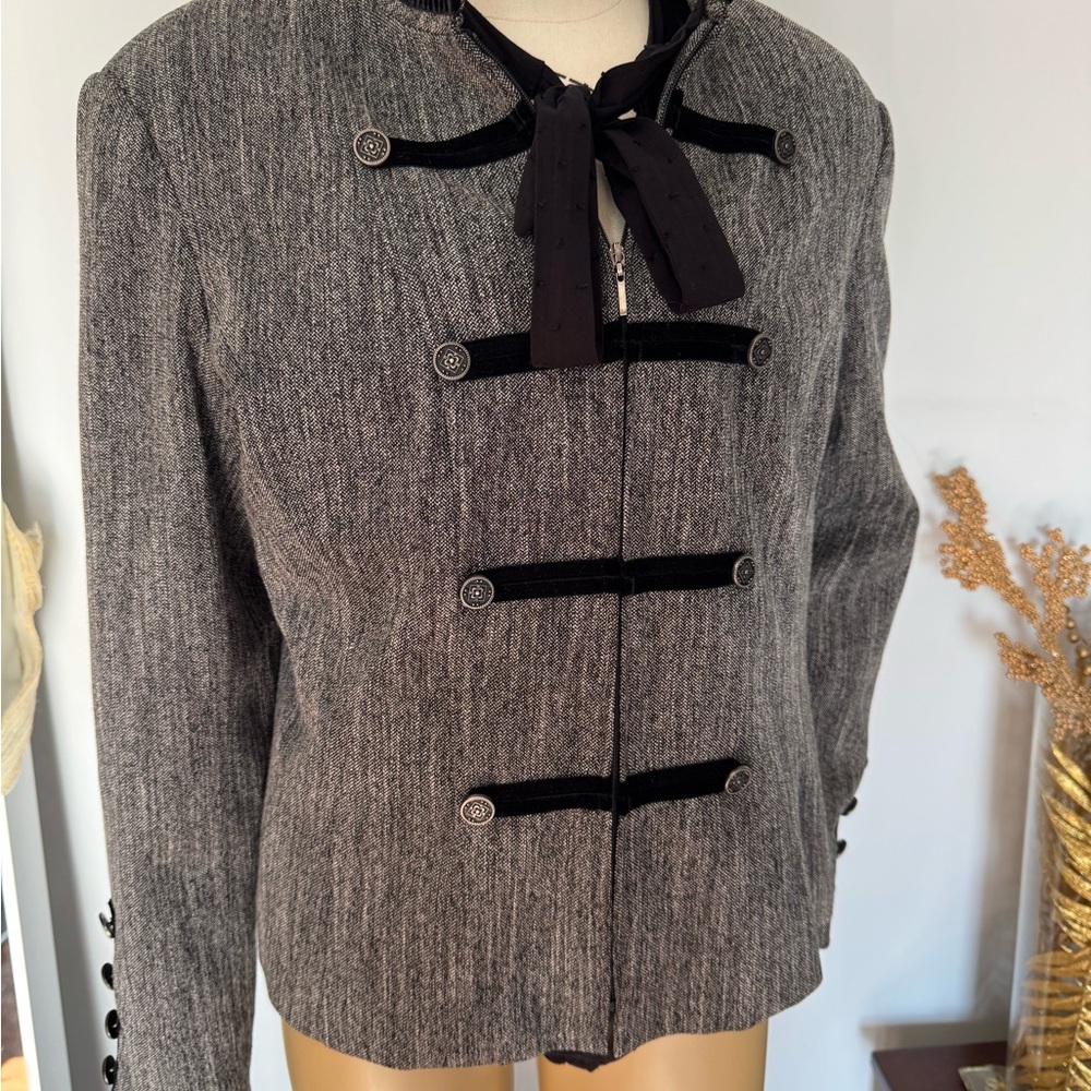 Conrad C Women's Military-Style Jacket with gorgeous buttons. Ptp 23”length22.5” - Picture 5 of 14